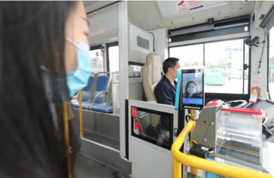 公交車上安裝測溫人臉識別